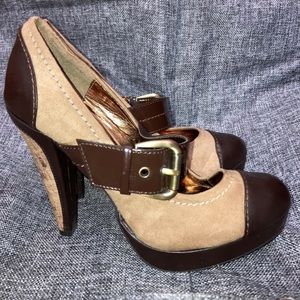 Adorable natural colored heels with buckle
